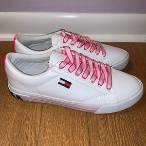 NWOT Tommy Hilfiger Flint 2 Hot Pink/White…